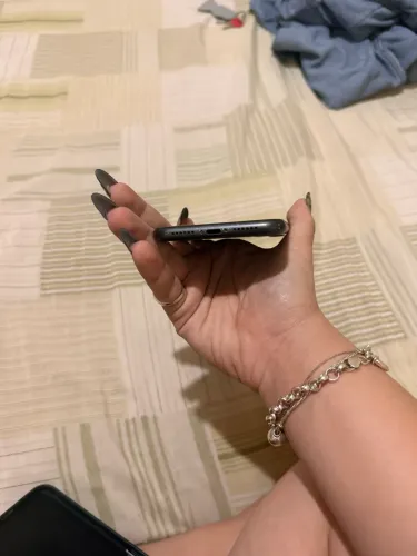 iPhone 11 - 128g.
