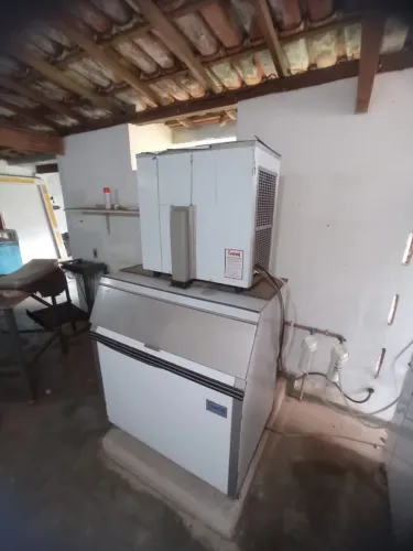 Máquina de gelo escama 300 kg/dia seminova Evereste 