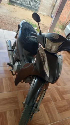 Vendo essa Biz em ótima condições de uso.