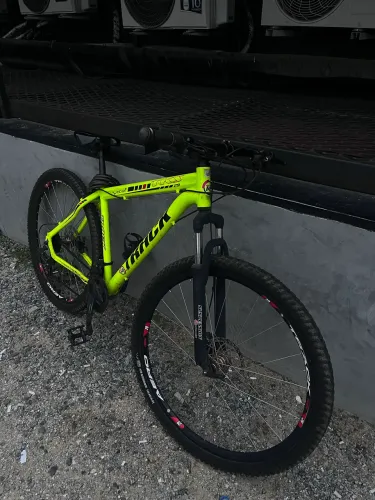 Bicicleta Aro 29 semi nova