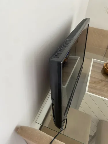 TV LCD SEMP TOSHIBA, 32 POLEGADAS, NÃO É SMART.