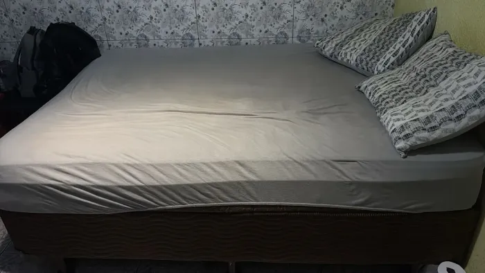 Cama de casal usada