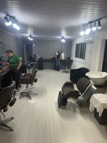 Vaga para cabeleireiro (a)