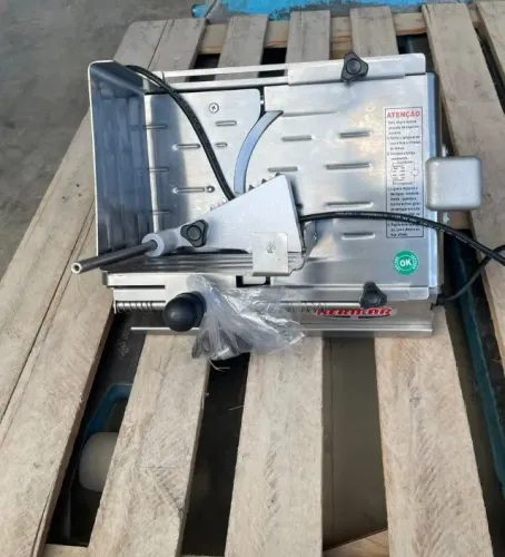 Cortador de frios Lâmina 202mm Bivolt Bermar