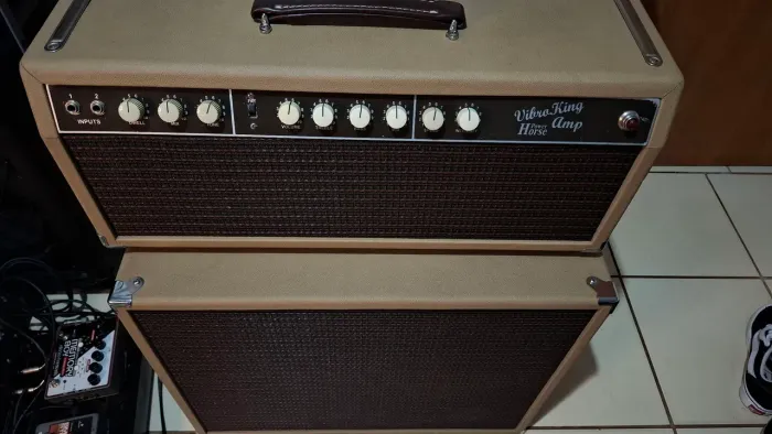 AMPLIFICADOR VALVULADO FENDER VIBRO KINK POWER HORSE + GABINETE 2X12