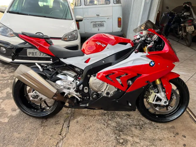BMW S1000 RR - com algumas modificações 