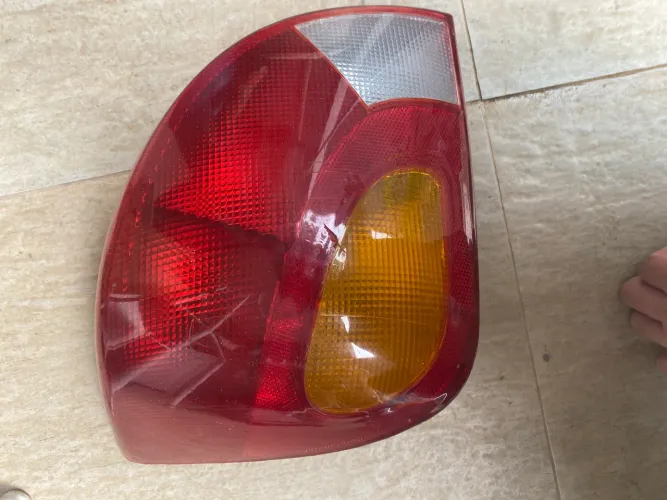 Lanterna traseira Ford fiesta lado esquerdo