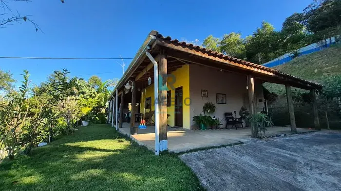 CHÁCARA FORMADA COM BELO POMAR Á VENDA EM PIQUETE-SP