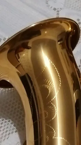 Vendo este lindo sax ALTO custon!!.