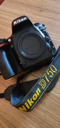 Nikon D750 + Flash SB-900 + Bateria e Carregador