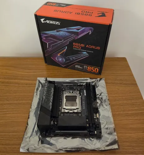 Placa Mãe Gigabyte B850I Aorus Pro, Chipset B850, WIFI 7, AMD AM5, Mini-ITX, DDR5 b850i
