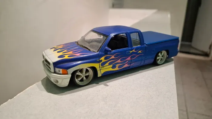 Dodge Ram 1500 Quad Cab - Miniatura