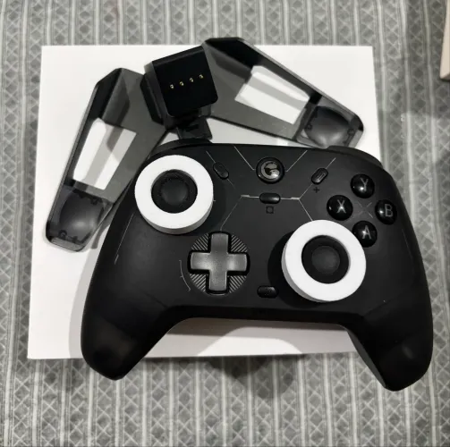 Controle Gamesir Cyclone 2 - com Dock de carregamento