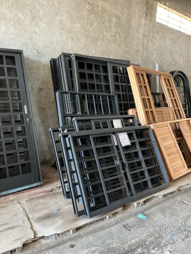 Portas, janelas e vitrôs Sasazaki 50% desconto 