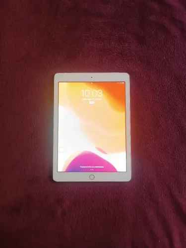 iPad 6 32gb. Aparelho em ótimo estado bateria funciona como nova. Branco com fundo rose