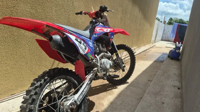 Vende-se crf 230 f ano 2014
