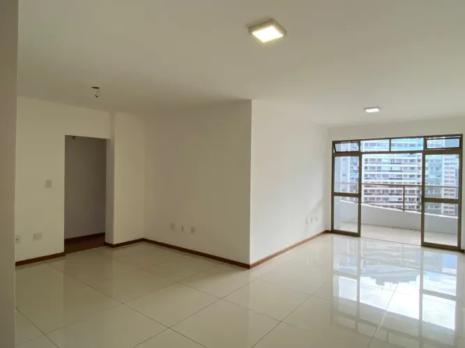 Apartamento com varanda e 3 quartos sendo 1 suíte para locação