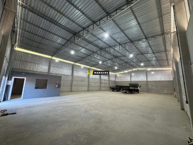 Galpão com 525 m² próximo à BR-101  Região do Eixo Sul