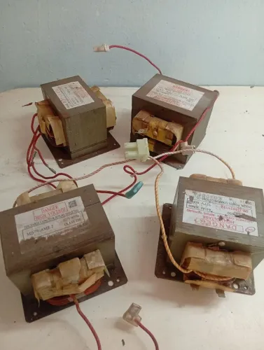 Transformador (Trafo) de microondas)