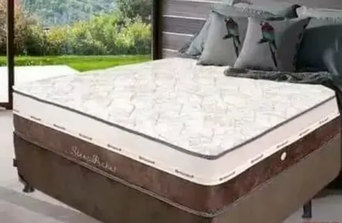 Cama de casal com colchão molas ensacadas