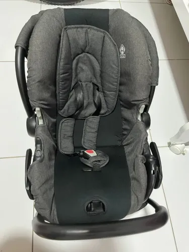 Bebê conforto Safety 1st  Acompanha base do carro  