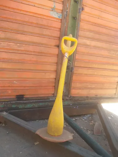 Vendo aparador de grama elétrico.