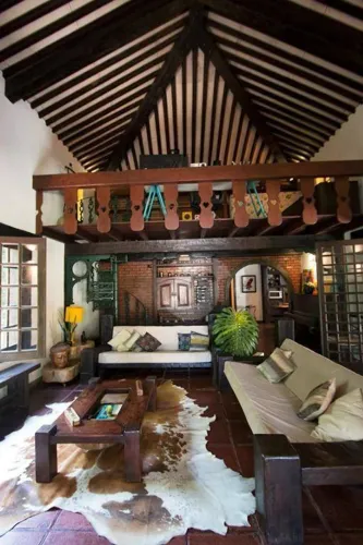 Linda Casa com Terreno no Estilo Colonial em Muriqui