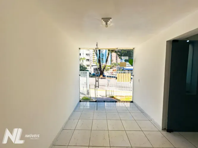 Prédio Comercial à Venda no Tirol | 280m² | 5 Salas | Lateral Livre