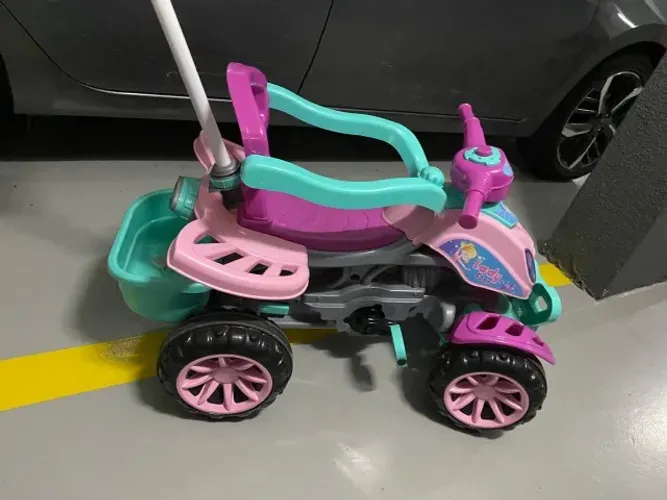 Quadriciclo Infantil Passeio E Pedal Haste Empurrador - Maral