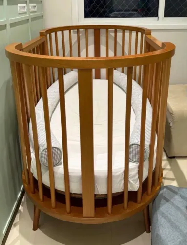 Berço Oval de Madeira Maciça - Design Premium