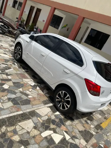 Chevrolet Onix Hatch LTZ 1.4 8V Flex Power Aut. 4P 2015