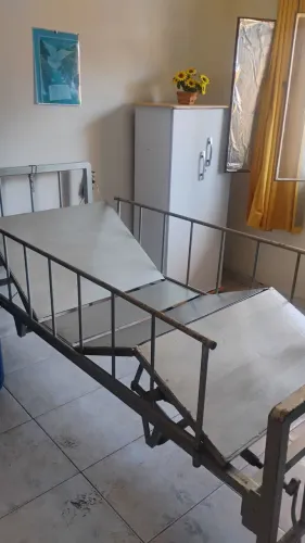 Cama hospitalar com manivela (usada)