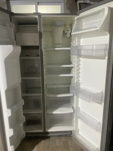 Geladeira side by side 643lt