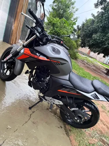 Vende-se essa linda moto, toda original de fábrica? zap *35