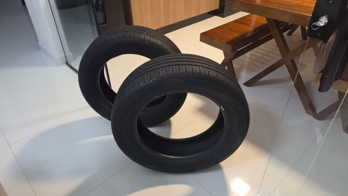 Vendo kit de 2 Pneus 225/60 Roda 18 original do BYD Song Pró
