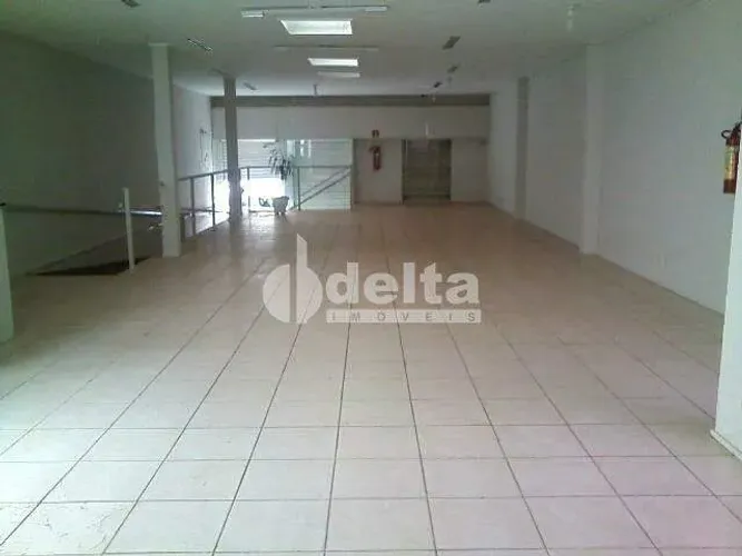 Loja disponível para locação no bairro Centro em Uberlândia-MG.