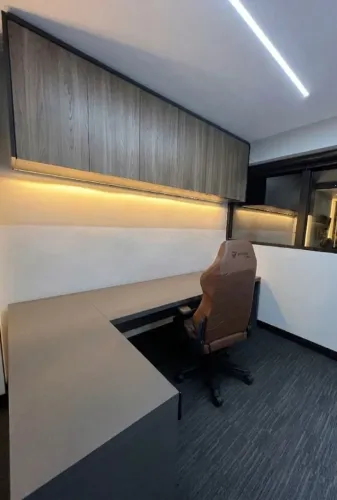 Móveis Planejados para Escritório Completo - Mesa em L + Armário Suspenso + Gaveteiros