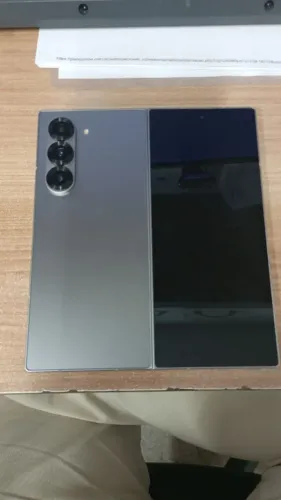 Samsung Galaxy Z Fold 6 com defeito 