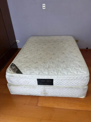2 Camas box com colchão