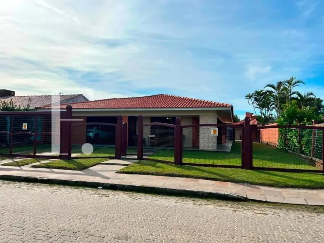 CASA A VENDA NO CENTRO DE XANGRI-LÁ