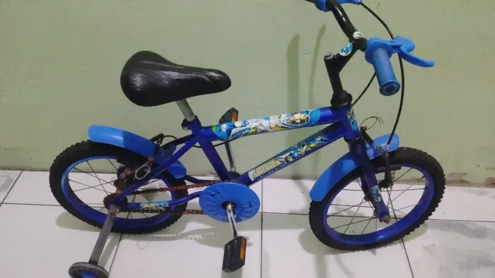 Vendo bife infantil 200 reais contato *83