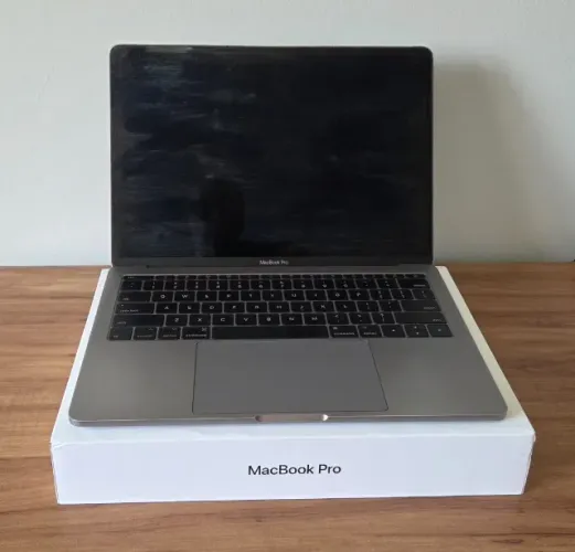 Macbook Pro Retina | A1708 2017 | Com Defeito - Não Liga