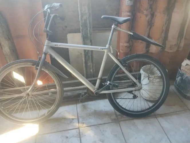 Bicicleta toda em Alumínio.