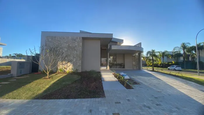 Casa de Alto Padrão com Piscina Privativa | 4 Dormitórios | Alphaville Nova Esplanada 4 |