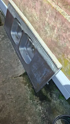 VENDO ESSE PIA DE INOX. JA USADA EM PERFEITAS CONDIÇÕES 