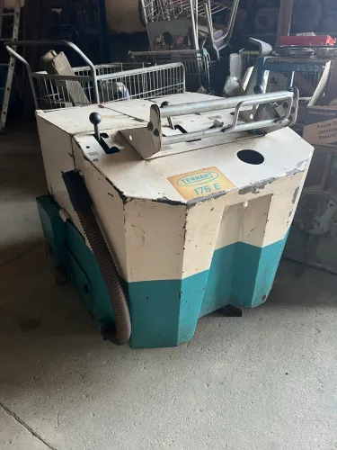 Máquina varredora industrial 