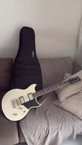 Guitarra Yamaha RSS 20 Vintage White