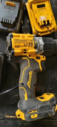 Vendo parafusadeira DEWALT DCD 8O5 20 volt