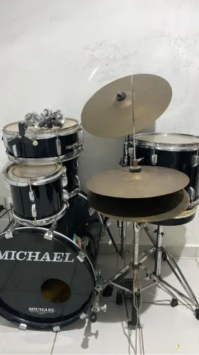 Bateria acústica Michael