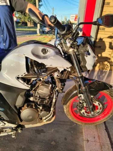 Vendo FZ 25 para retirada de peças. Aceito propostas